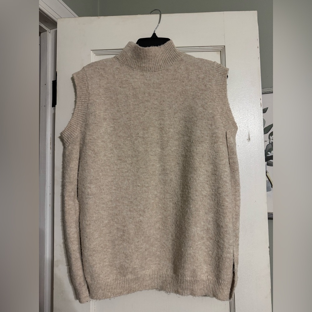 Sweater vest